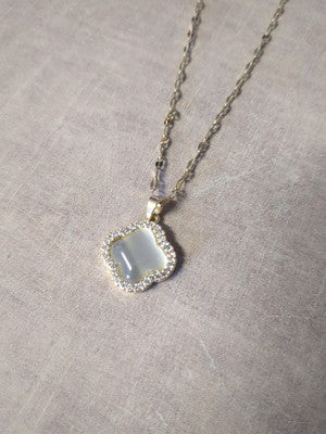 Beautiful Jewel Outlined Clover Shaped Pendant Gold Plated Stainless Steel 