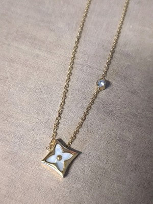 Beautiful Gold Outlined Clover With Gem Pendant Gold Plated Stainless Steel 