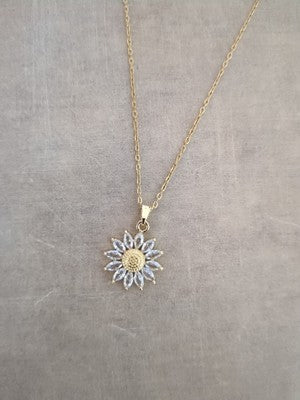 Beautiful Daisy Pendant Clear Jeweled Gold Plated Stainless Steel 